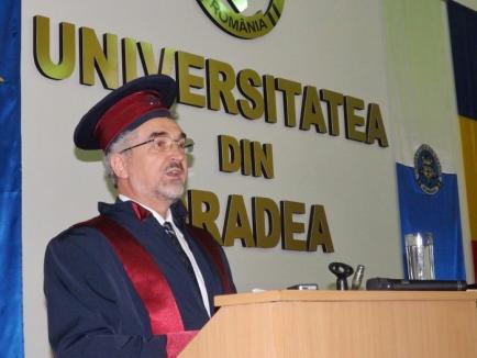 Doctor Honoris Causa în lacrimi: Profesor salontan mutat în Franţa a primit plângând cea mai înaltă distincţie academică (FOTO)